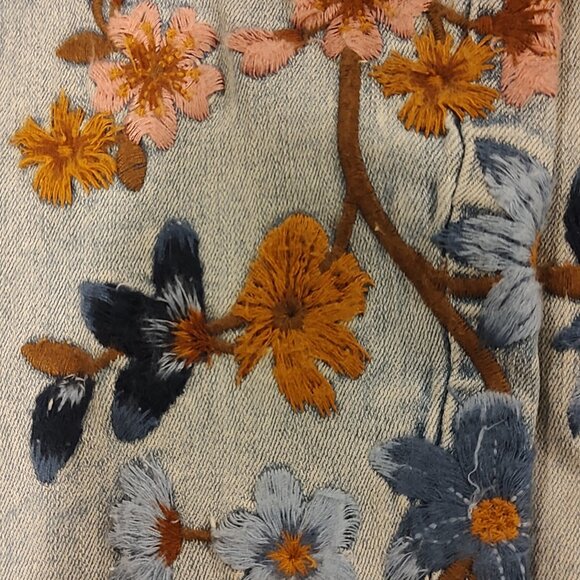 JOHNMARK embroidered fringe hem jean, Size 8, Light Stonewash - Picture 2 of 10